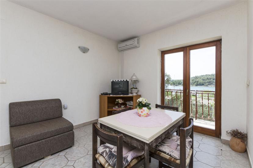 Apartment A1, for 5 persons