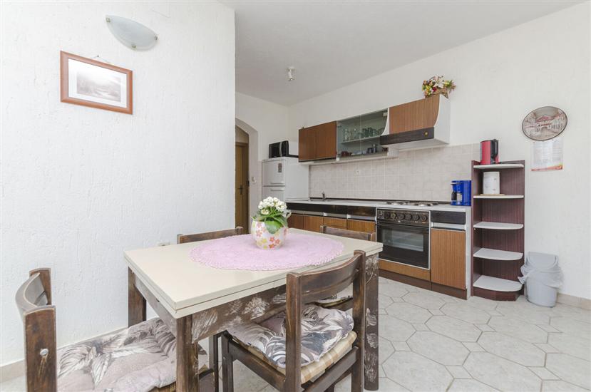 Apartment A1, for 5 persons