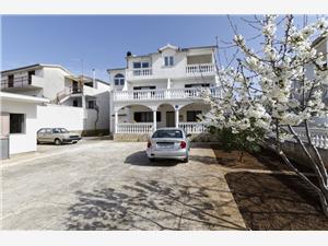 Apartments Mime only Family Pirovac, Size 38.00 m2, Airline distance to town centre 300 m