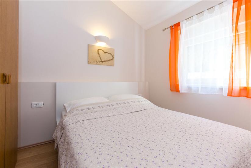 Apartment A4, for 5 persons
