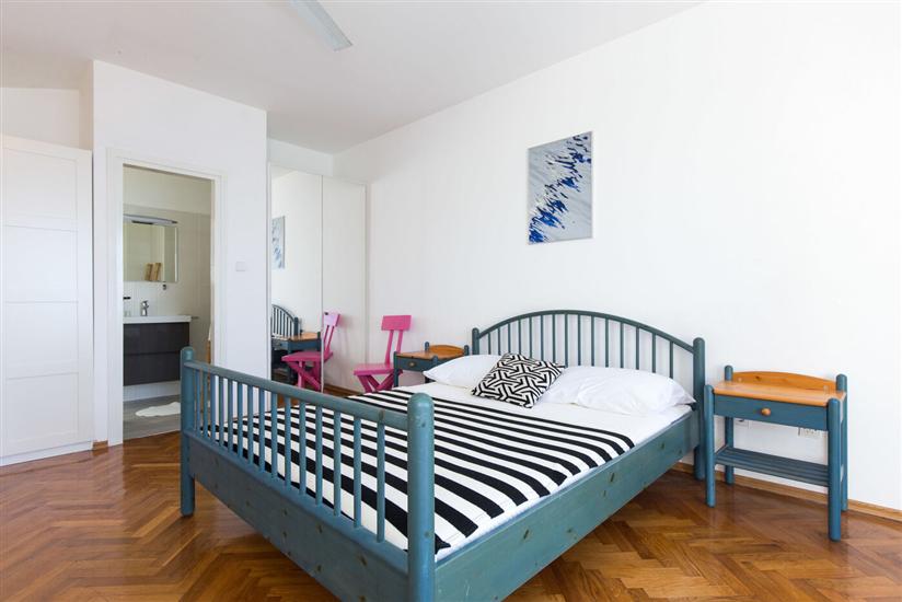 House A1, for 11 persons