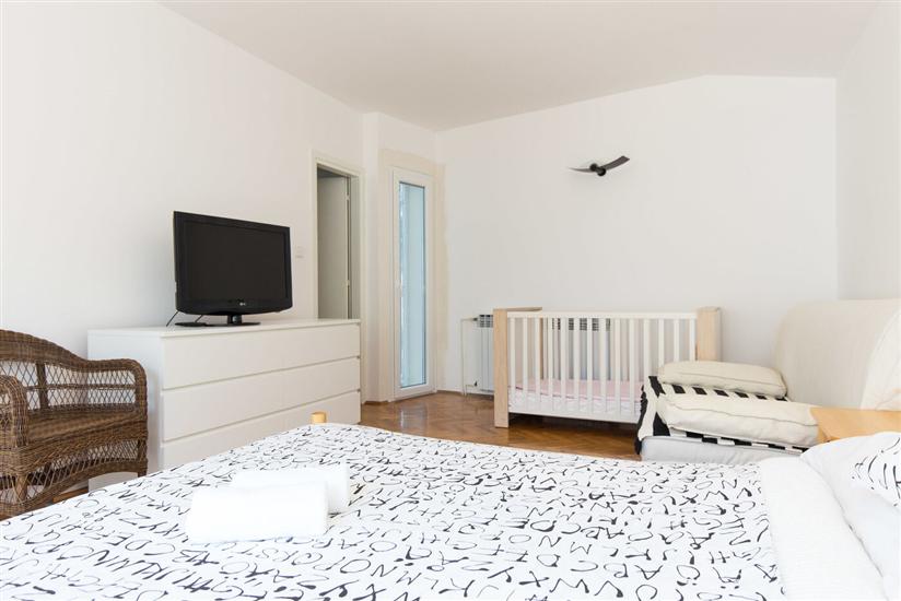 House A1, for 11 persons