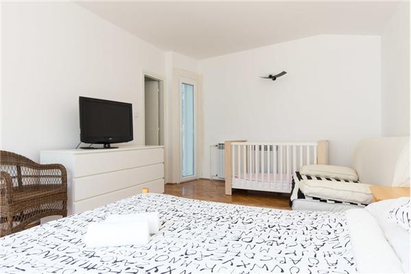 House A1, for 11 persons