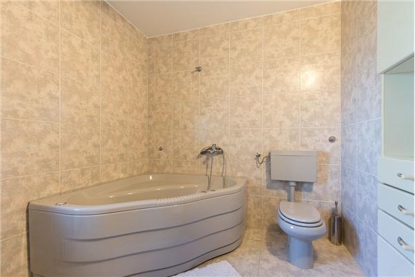 House A1, for 11 persons