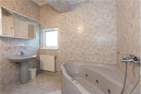 House A1, for 11 persons