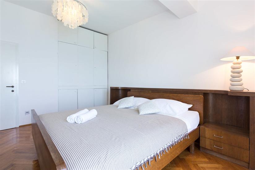 House A1, for 11 persons