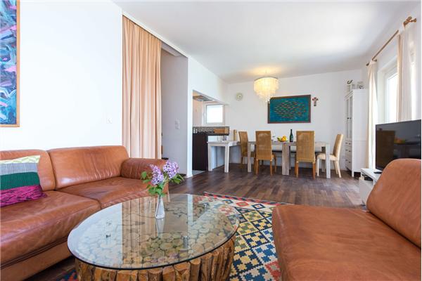 House A1, for 11 persons