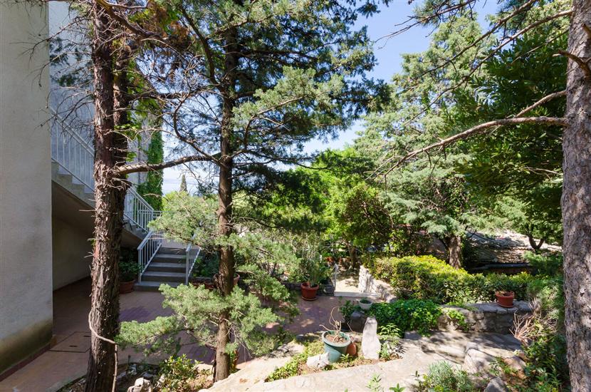 Apartments and Room Luka