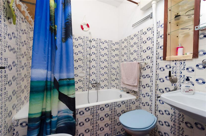 Apartment A5, for 6 persons