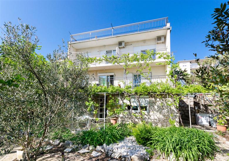 Apartments and Room Drazen