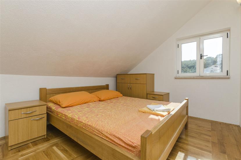 Apartment A7, for 6 persons