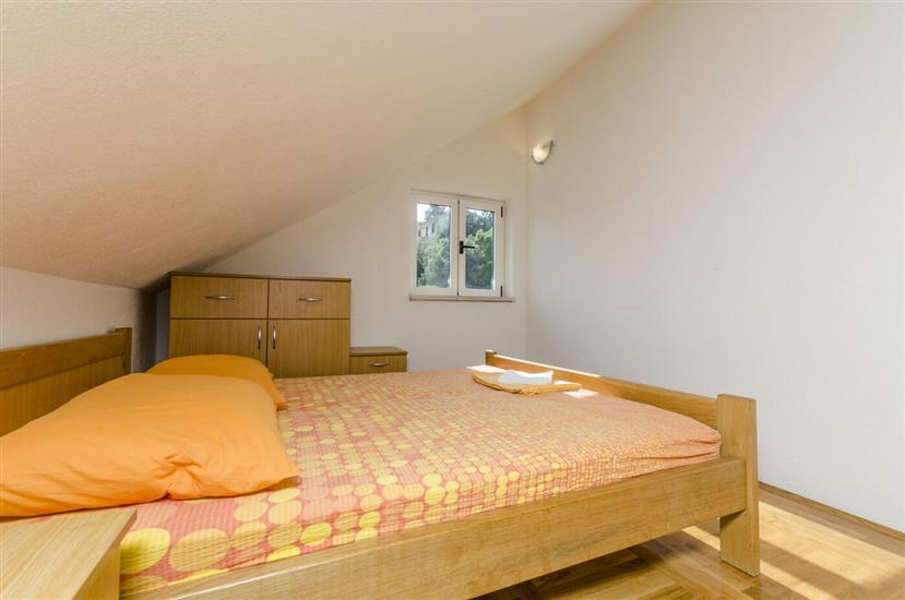 Apartment A7, for 6 persons