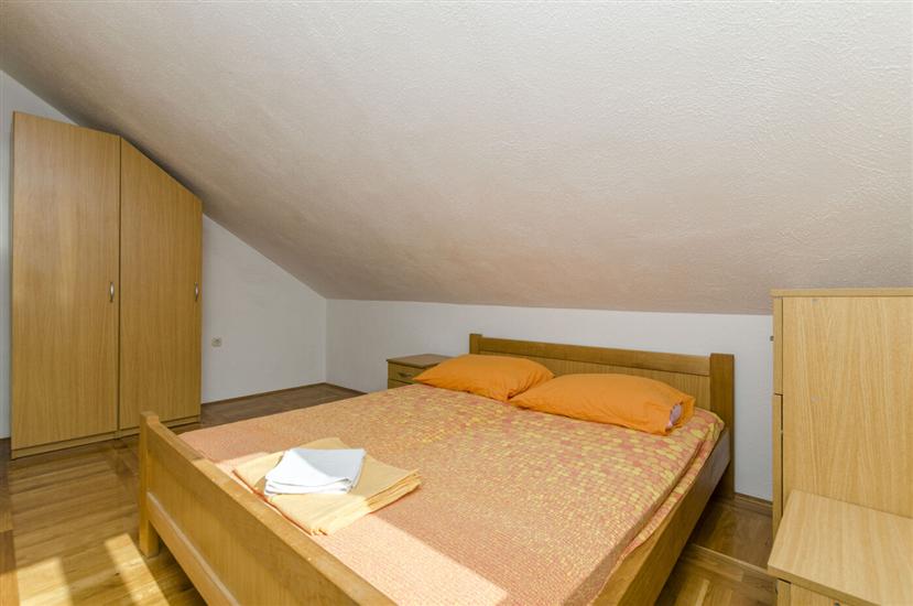 Apartment A7, for 6 persons