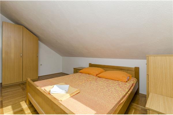 Apartment A7, for 6 persons