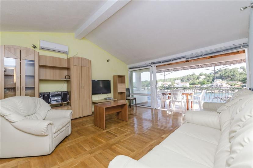 Apartment A7, for 6 persons