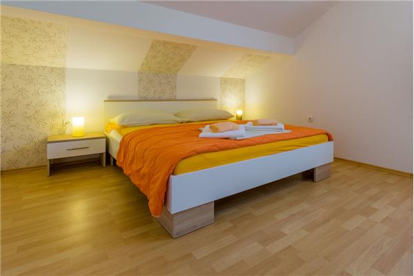 Apartment A1, for 7 persons