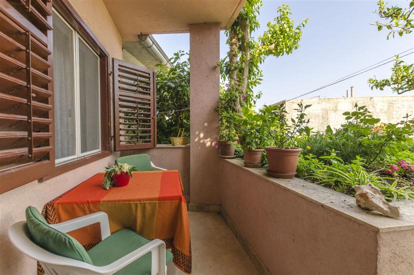 Room S1, for 2 persons