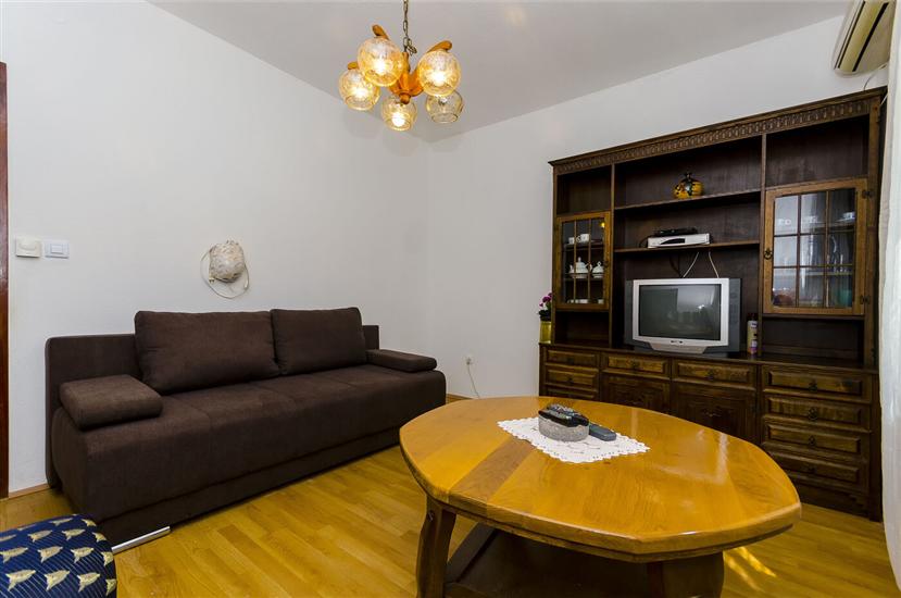 House K1, for 12 persons