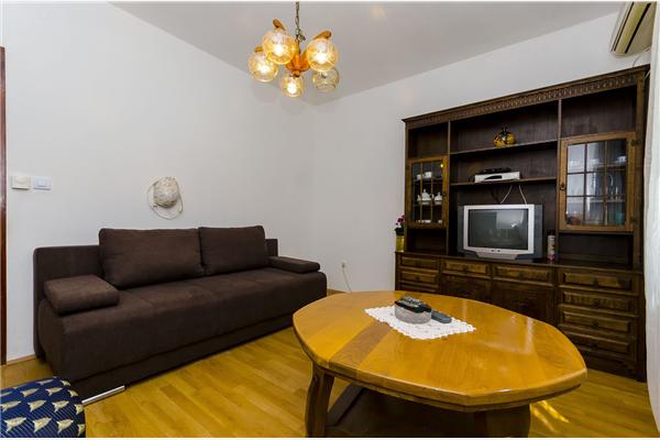 House K1, for 12 persons