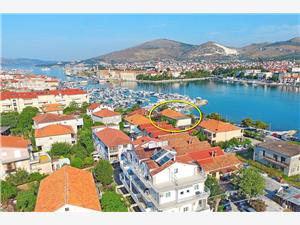 Appartementen Vinko Trogir, Kwadratuur 20,00 m2, Lucht afstand tot de zee 50 m, Lucht afstand naar het centrum 310 m