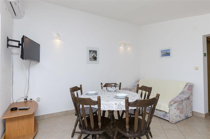 Apartment A4, for 5 persons