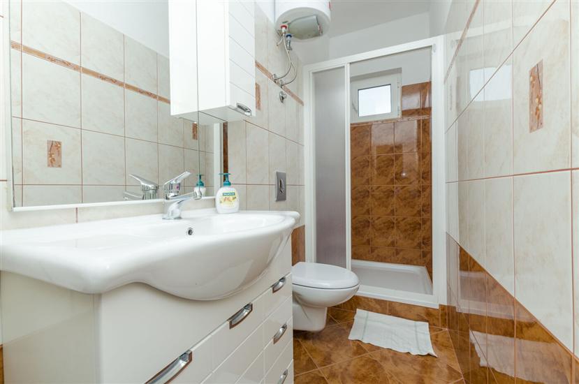 Apartment A2, for 6 persons