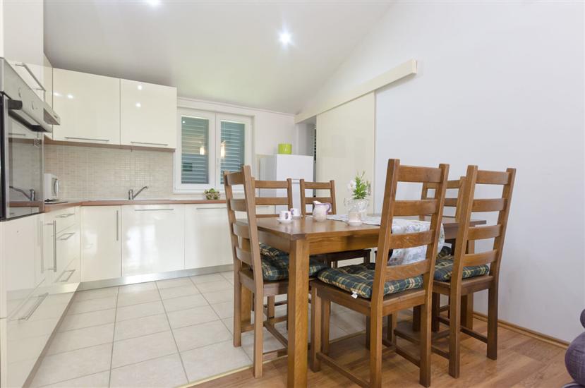 Apartment A2, for 5 persons