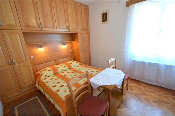 Room A2, for 2 persons