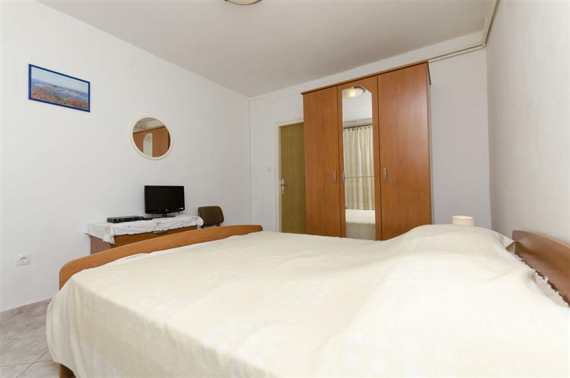 Room S1, for 2 persons