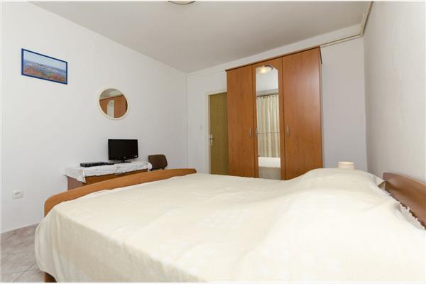 Room S1, for 2 persons