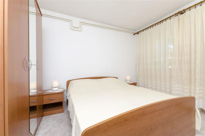 Room S1, for 2 persons