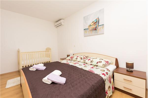 Apartment A1, for 8 persons
