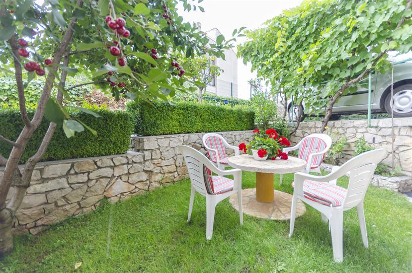 Apartman Peaceful green oasis