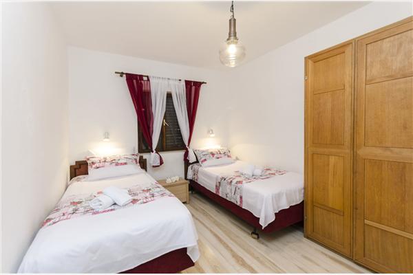 Apartment A1, for 5 persons