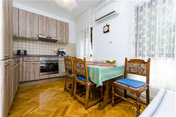 Apartment A2, for 10 persons
