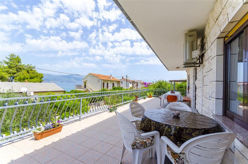 Apartment A2, for 10 persons