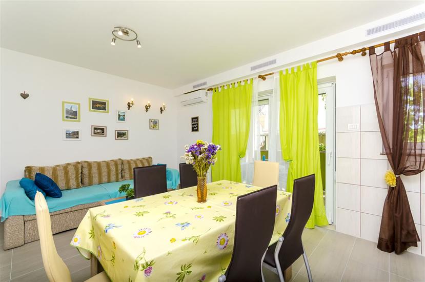 Apartment A1, for 5 persons