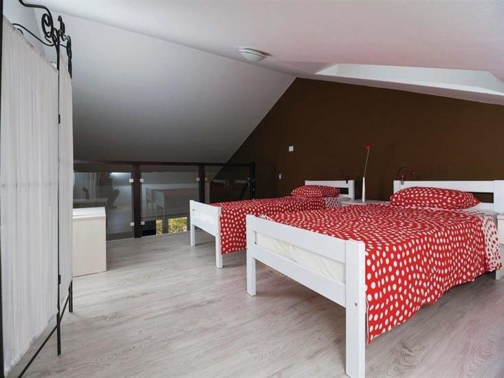 Apartment A1, for 8 persons