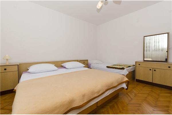 Apartment A1, for 5 persons