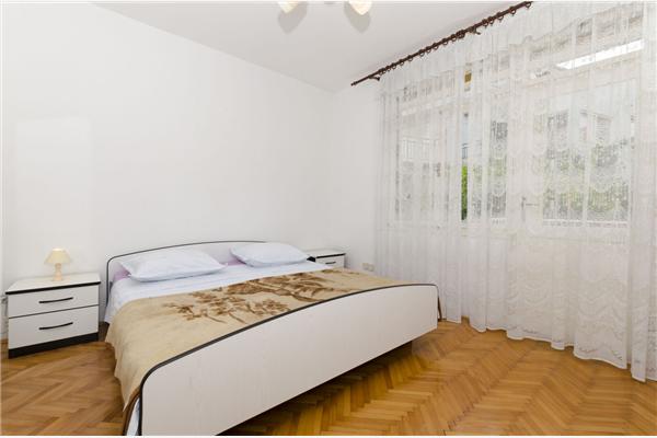Apartment A1, for 5 persons
