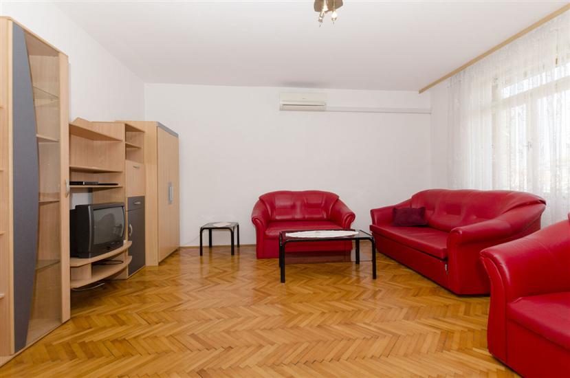 Apartment A1, for 5 persons