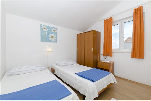Apartment A1, for 5 persons