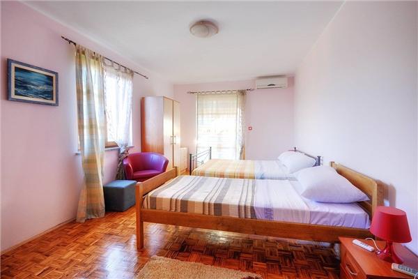 House K1, for 10 persons