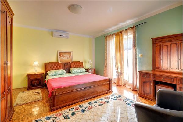 House K1, for 10 persons