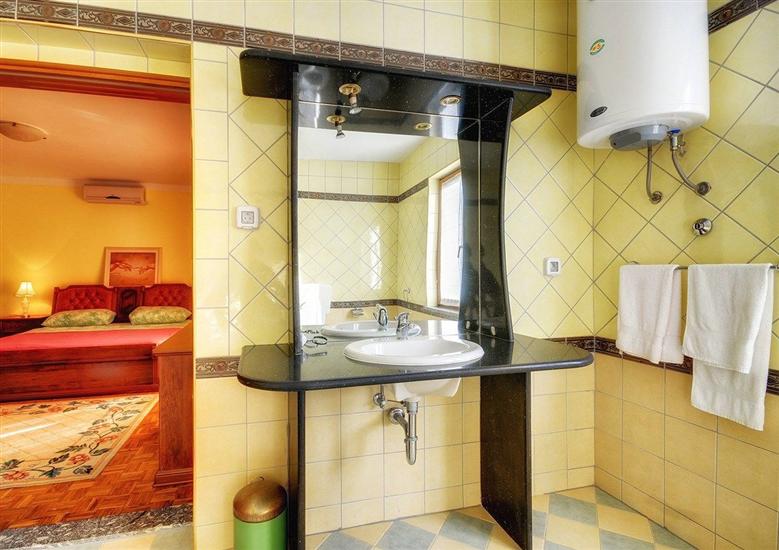 House K1, for 10 persons