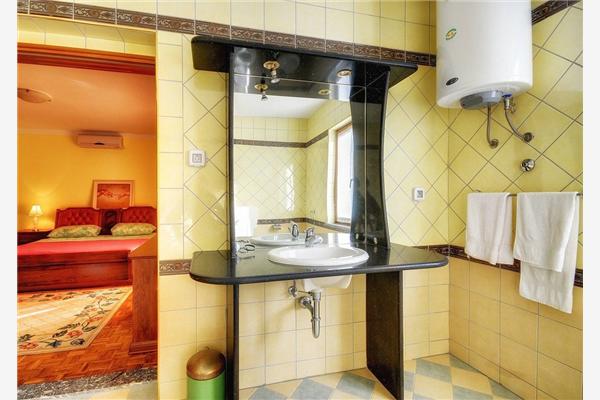 House K1, for 10 persons