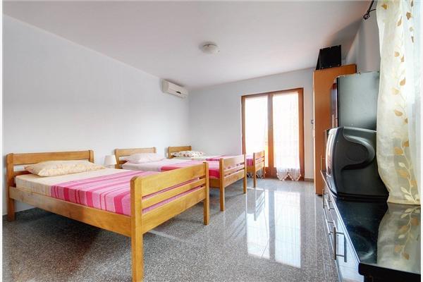 House K1, for 10 persons