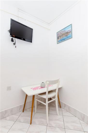 Room S2, for 3 persons