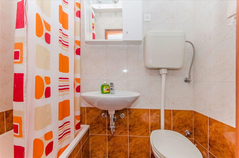 Room S2, for 3 persons