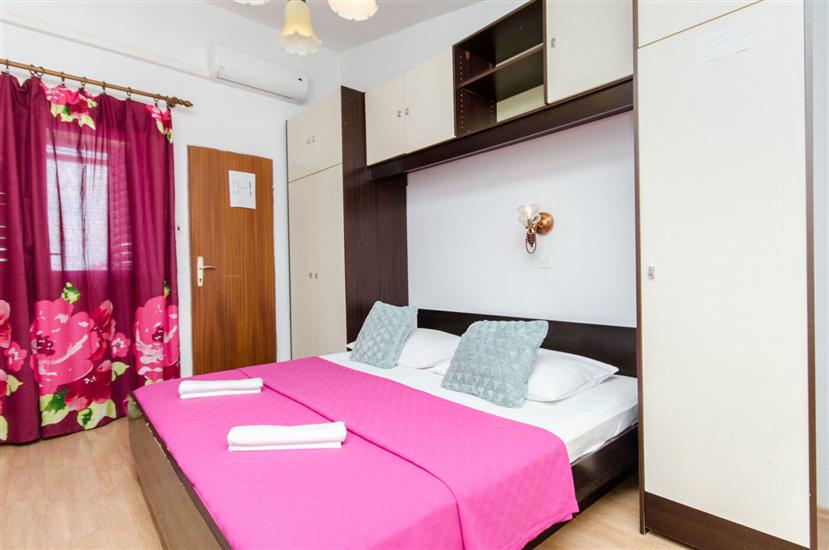 Room S13, for 3 persons